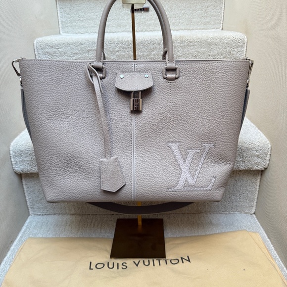 Louis Vuitton Pernelle Tote in Taurillon - Picture 1 of 15